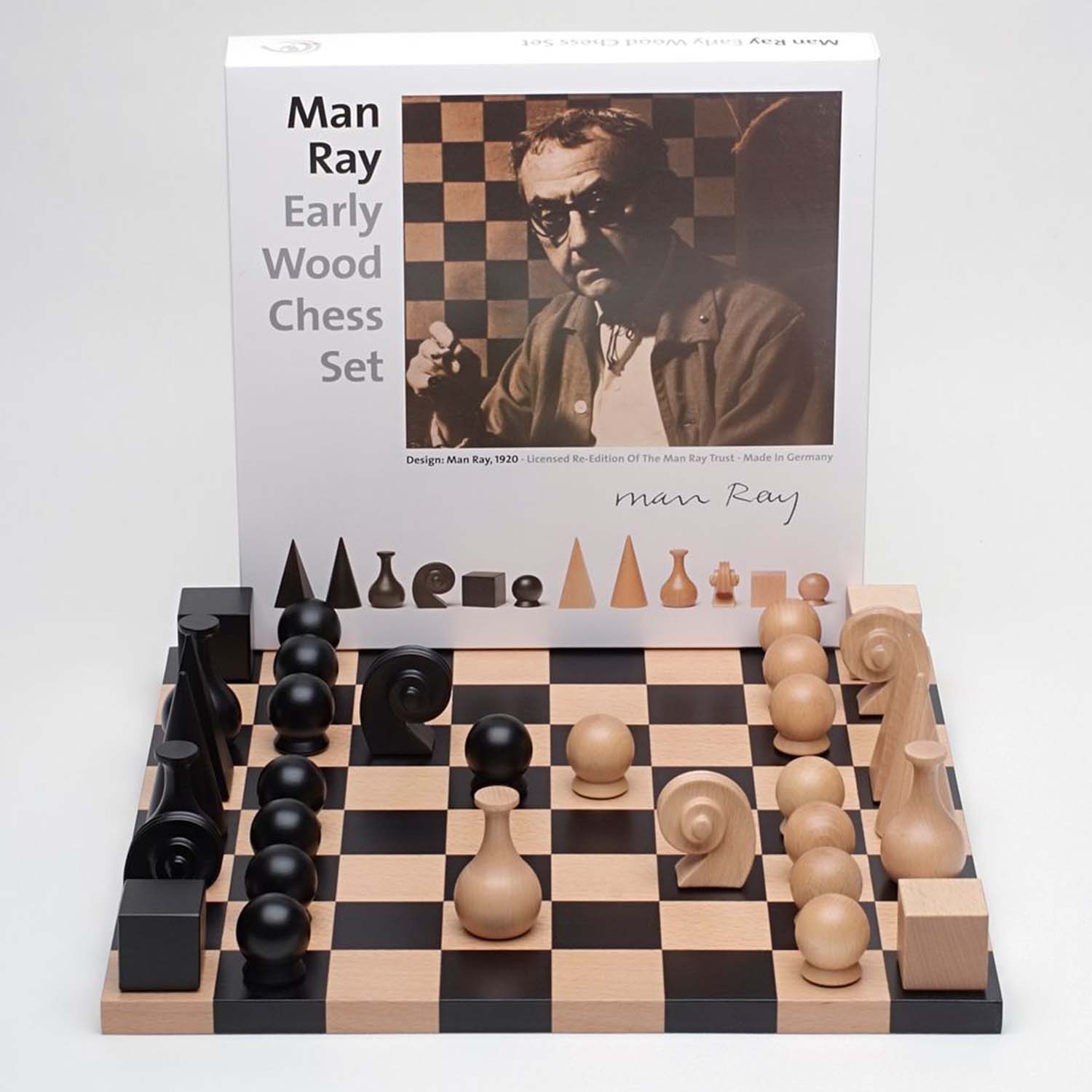 मैन रे द्वारा शतरंज का सेट की तस्वीर